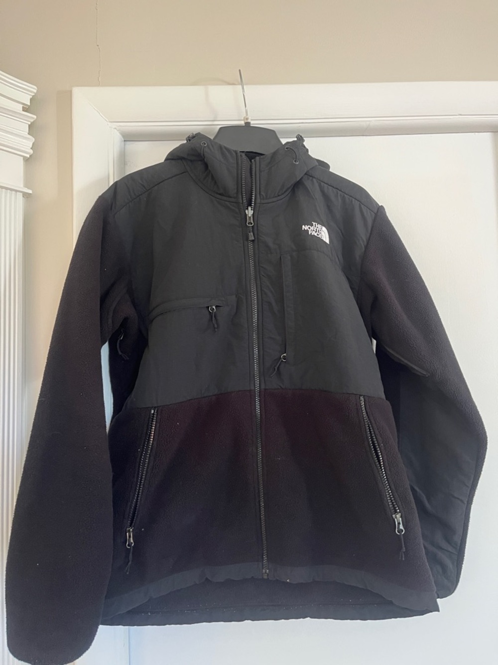 The North Face Black Retro Denali Hooded Fleece Jacket. Men’s M.
